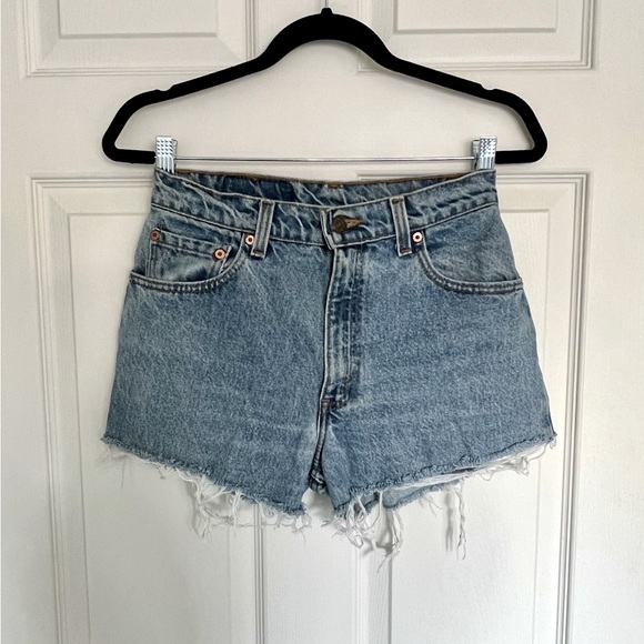 π©΅ Leviβs Vintage 550 Shortsπ©΅ - Picture 4 of 16